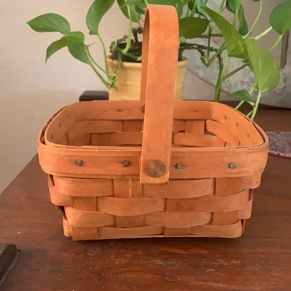 Basket adjustable handle llongaberger